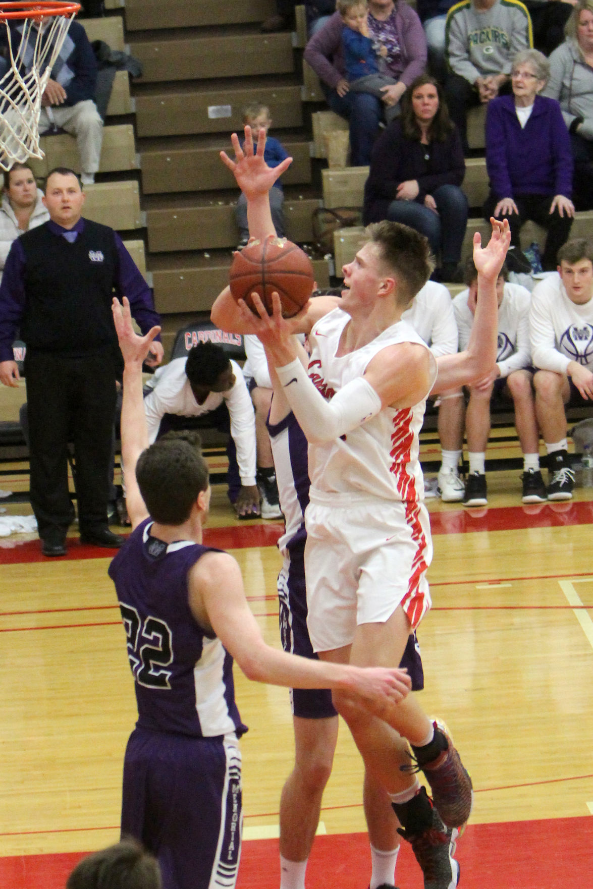 Eau Claire Memorial at Chi-Hi boys basketball 1-4-19